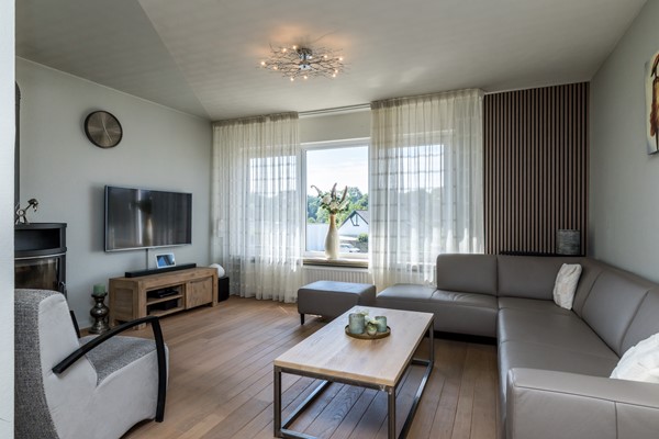 Foto - Te koop: Ruime gemoderniseerde instapklare hoekwoning met veel woonoppervlakte en tuin in de wijk Pronsebroek te Heerlen